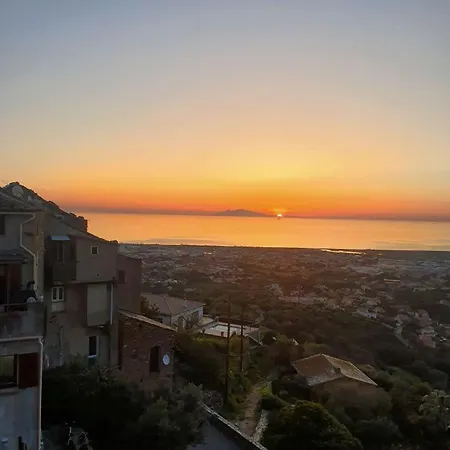 Petit Duplex Atypique